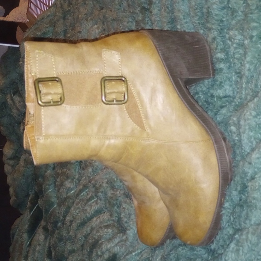 Woman's boots - Picture 2 of 4